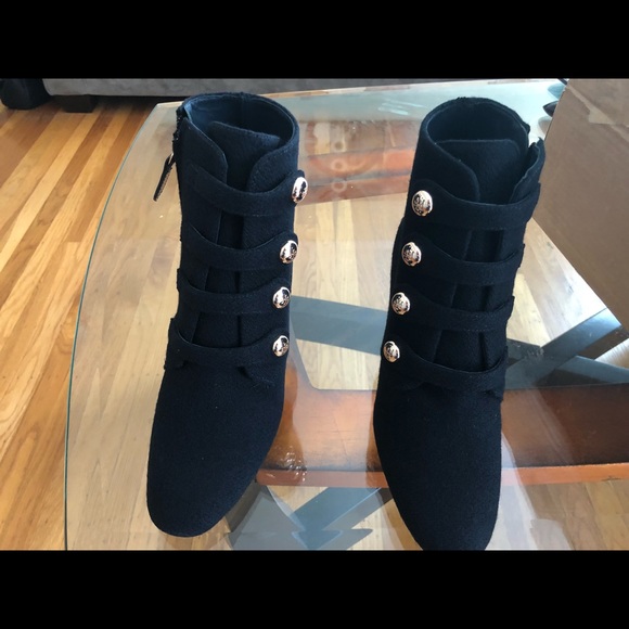 Brand new ToryBurch shoes out of box with tags - Picture 3 of 5